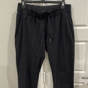 COPY - Lululemon women’s black pants size 6